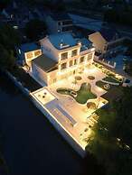 QIMeow Garden Hotel