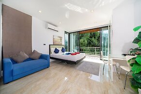 Vibrant Beach Life at Kata Villa UTK4