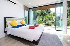 Vibrant Beach Life at Kata Villa UTK4