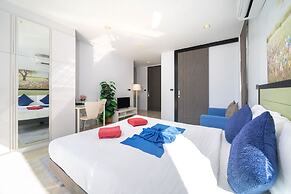 Vibrant Beach Life at Kata Villa UTK4