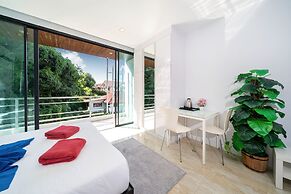 Vibrant Beach Life at Kata Villa UTK4