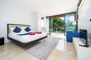 Vibrant Beach Life at Kata Villa UTK4