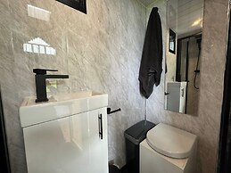1 Bed Cabin - Sleeps 2 - Parking