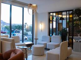 Coral Beach Hotel & Spa