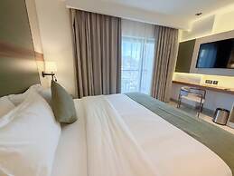 Coral Beach Hotel & Spa
