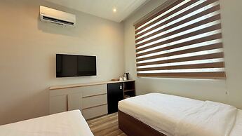 Sunset Marina Hotel