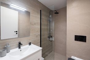 Spacious Luxury Apartment | Near Piraeus Port