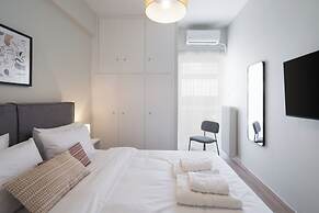 Spacious Luxury Apartment | Near Piraeus Port