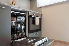 Spacious Luxury Apartment | Near Piraeus Port