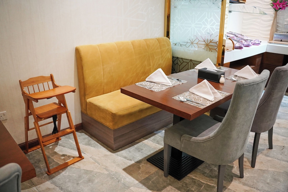 Lian Park Hotel