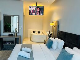 Lian Park Hotel