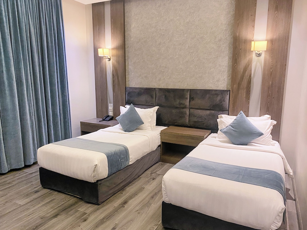 Lian Park Hotel