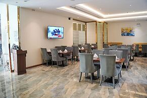 Lian Park Hotel