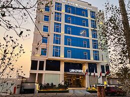 Lian Park Hotel