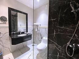 Lian Park Hotel