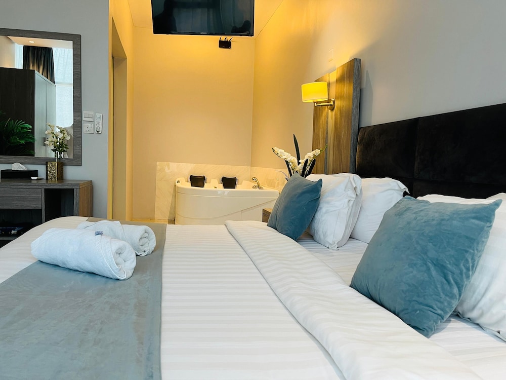 Lian Park Hotel