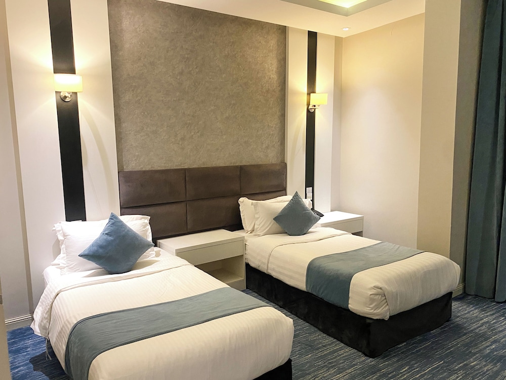 Lian Park Hotel