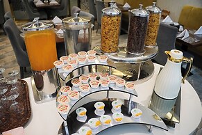 Lian Park Hotel