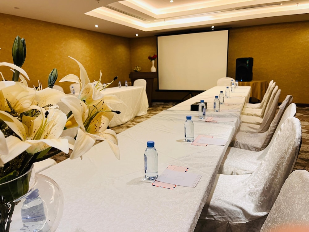 Lian Park Hotel