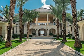 Oceanfront Luxury Villa With Amazing Staff
