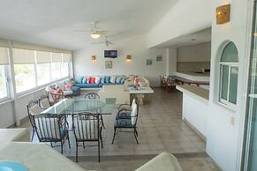 Apt. with Jacuzzi Ixt. Zihuatanejo 3 BR