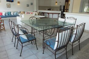 Apt. with Jacuzzi Ixt. Zihuatanejo 3 BR