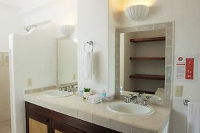 Apt. with Jacuzzi Ixt. Zihuatanejo 3 BR