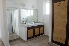Apt. with Jacuzzi Ixt. Zihuatanejo 3 BR