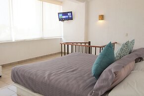 Apt. with Jacuzzi Ixt. Zihuatanejo 3 BR