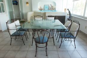 Apt. with Jacuzzi Ixt. Zihuatanejo 3 BR