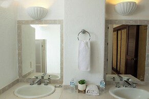 Apt. with Jacuzzi Ixt. Zihuatanejo 3 BR