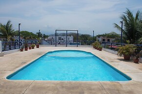 Apt. with Jacuzzi Ixt. Zihuatanejo 3 BR
