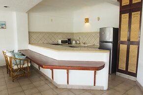 Apt. with Jacuzzi Ixt. Zihuatanejo 3 BR