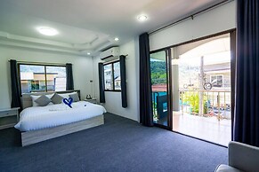 3 Bed 3 Bath Villa 400m to the Beach Sleeps 10