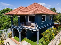3 Bed 3 Bath Villa 400m to the Beach Sleeps 10