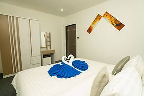3 Bed 3 Bath Villa 400m to the Beach Sleeps 10