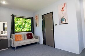 3 Bed 3 Bath Villa 400m to the Beach Sleeps 10