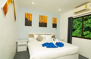 3 Bed 3 Bath Villa 400m to the Beach Sleeps 10
