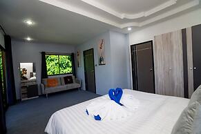 3 Bed 3 Bath Villa 400m to the Beach Sleeps 10