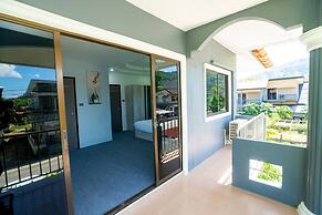 3 Bed 3 Bath Villa 400m to the Beach Sleeps 10