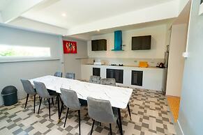 3 Bed 3 Bath Villa 400m to the Beach Sleeps 10