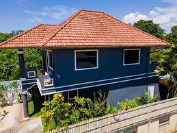 3 Bed 3 Bath Villa 400m to the Beach Sleeps 10