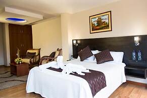 HOTEL VERSAILLES