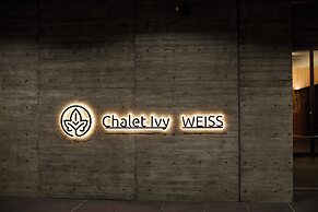 Chalet Ivy Weiss