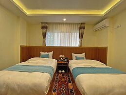 Hotel Himalayan BTS
