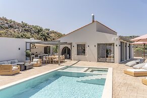 Luxury Villa Maximus - With Private Heated Pool
