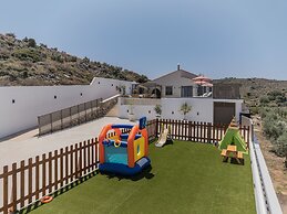 Luxury Villa Maximus - With Private Heated Pool