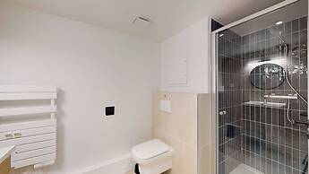 Room 1211 in a Premium Residence- Sport/laundry