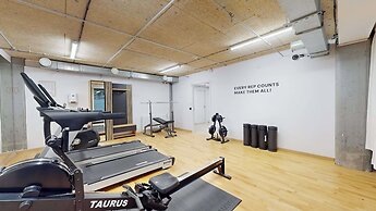 Room 1211 in a Premium Residence- Sport/laundry