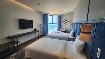 Mandala Oceanfront Driftwood Apartment